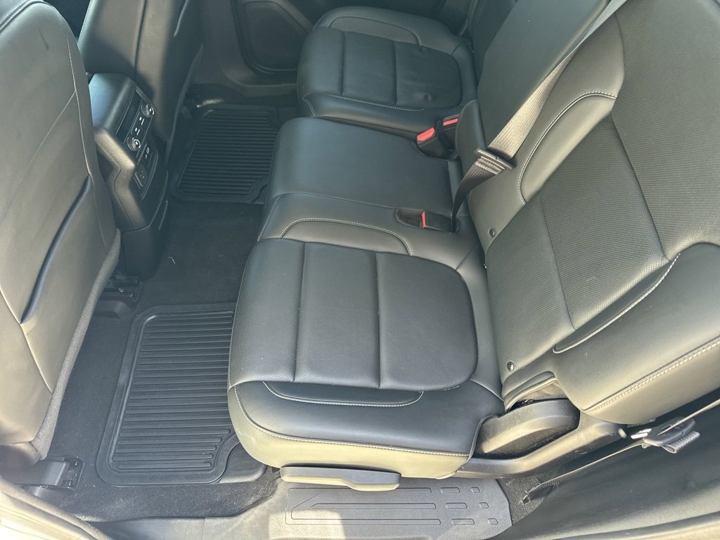 Used 2023 GMC Acadia SLT image 16