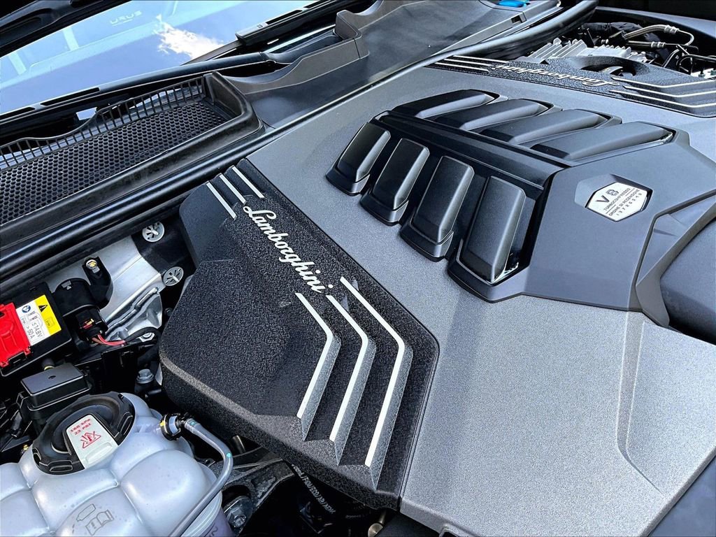 Used 2022 Lamborghini Urus AWD/4WD image 34
