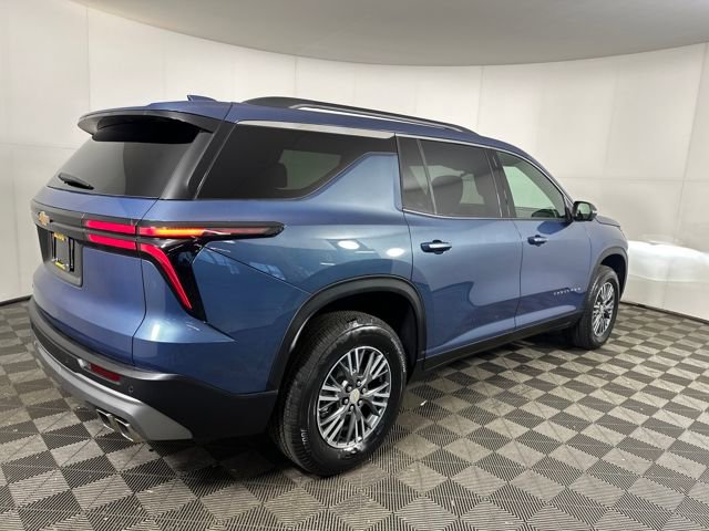 Used 2025 Chevrolet Traverse LT w/ Driver Confidence Package image 3