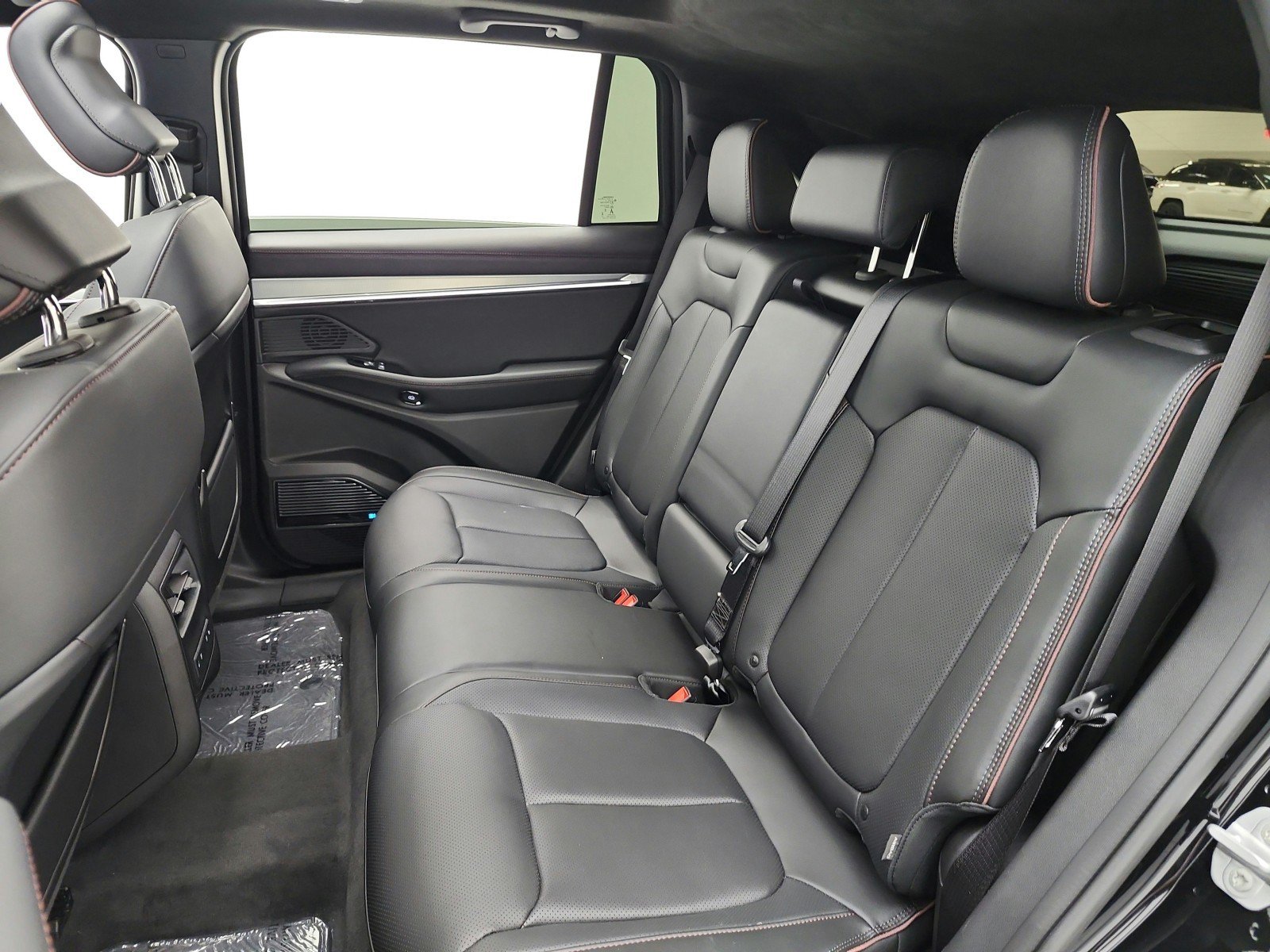 Used 2024 Jeep Wagoneer Launch Edition AWD/4WD image 13