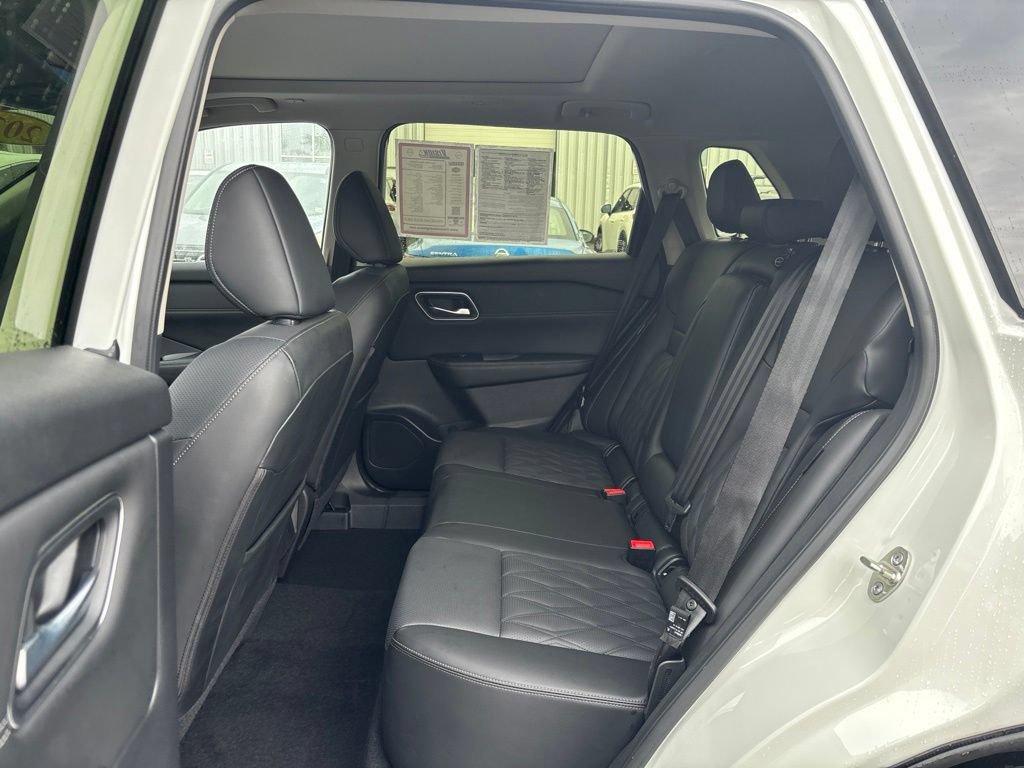 Certified 2024 Nissan Rogue Platinum AWD/4WD image 14