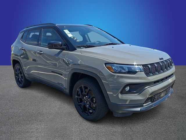 Used 2023 Jeep Compass Latitude w/ Sun and Sound Group AWD/4WD image 3