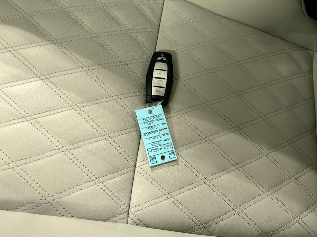 Used 2023 Mitsubishi Outlander SEL AWD/4WD image 12