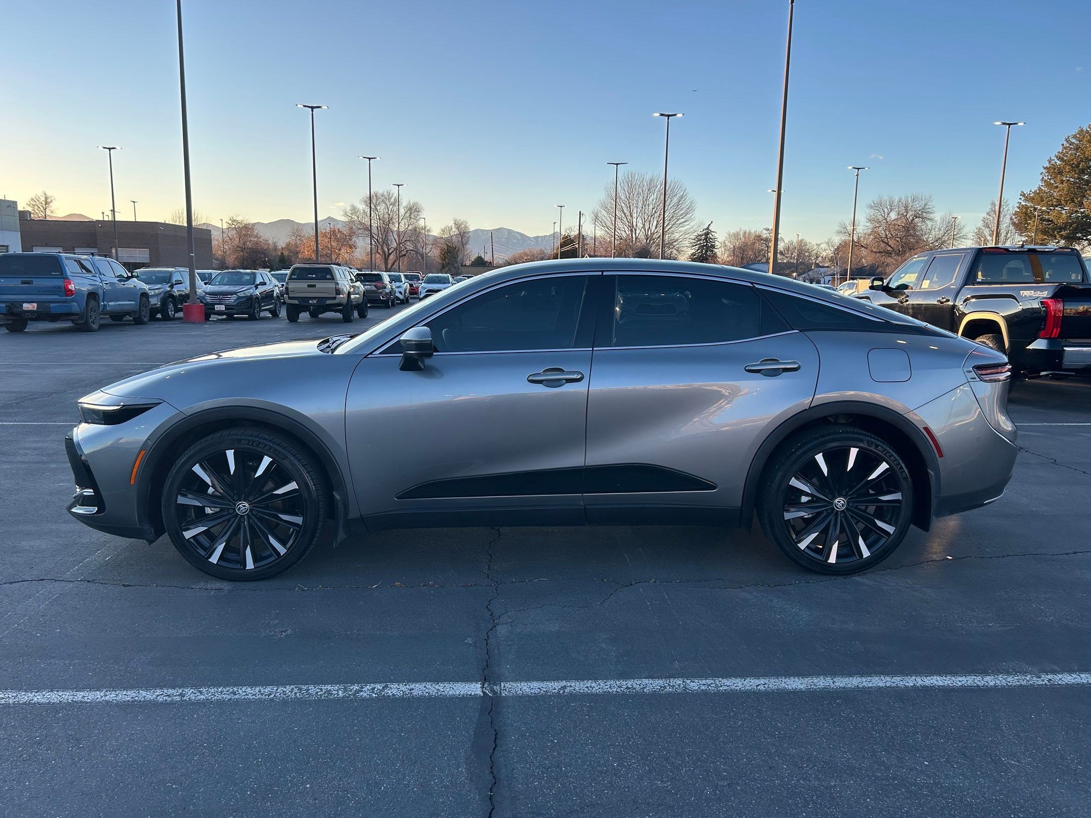 Used 2023 Toyota Crown Platinum image 2