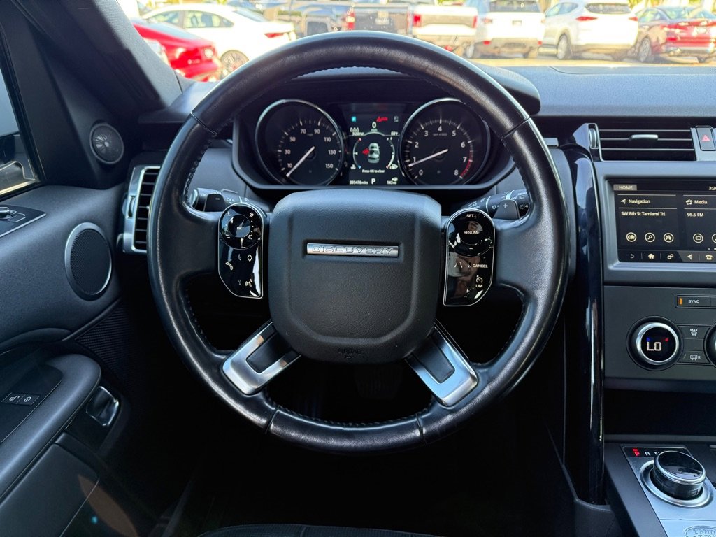 Used 2019 Land Rover Discovery SE image 16