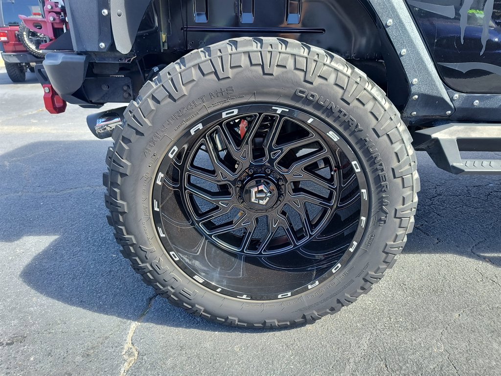 Used 2018 Jeep Wrangler Unlimited Sahara image 16