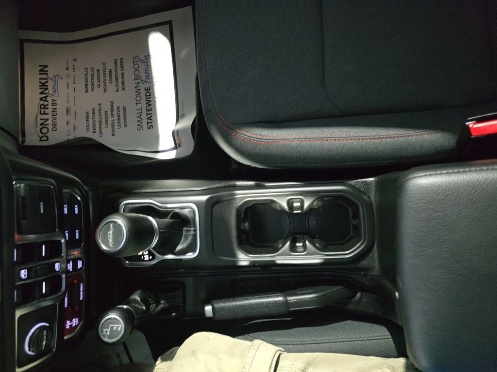 Used 2025 Jeep Gladiator Rubicon AWD/4WD image 28
