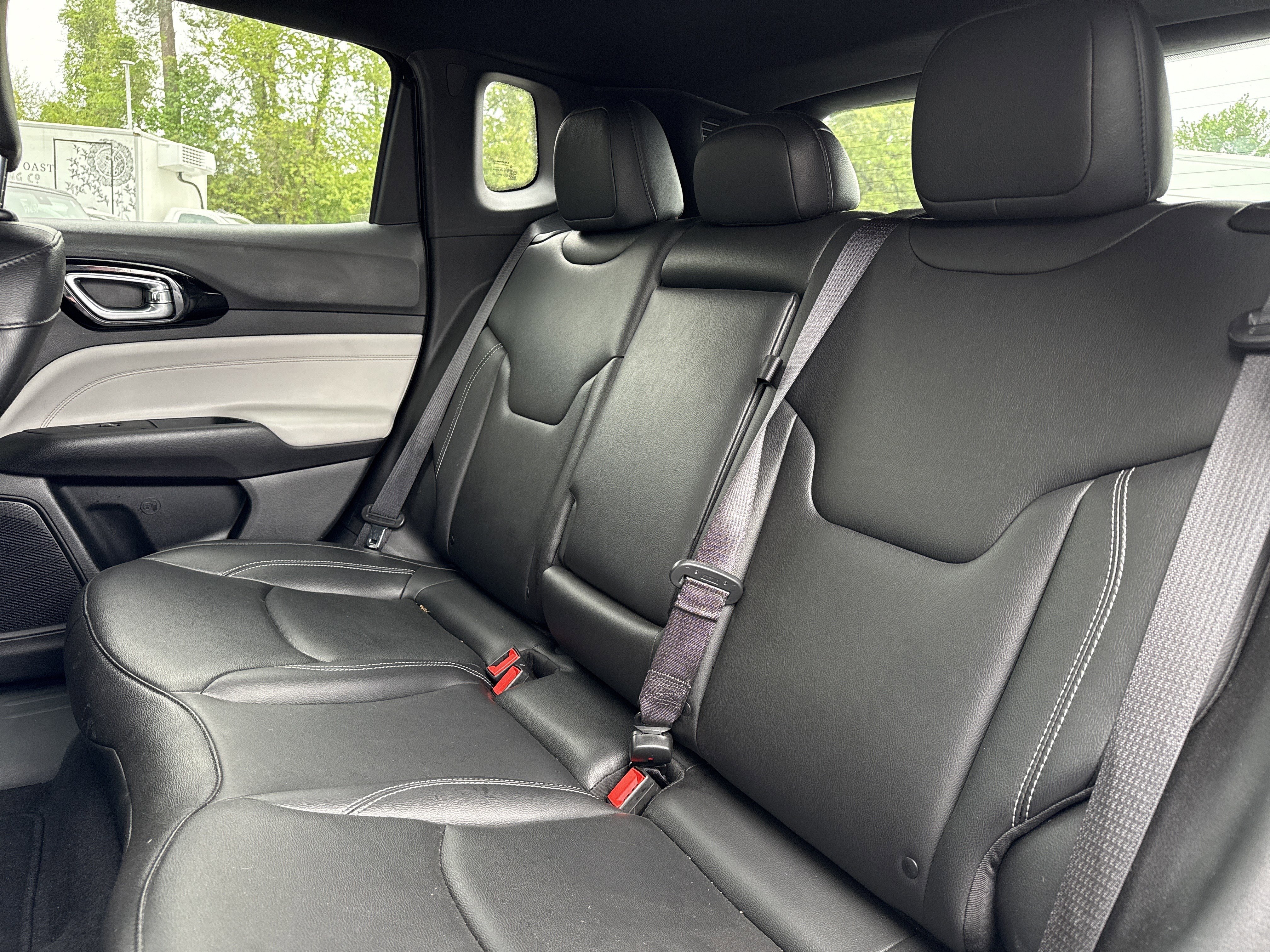 Used 2025 Jeep Compass Limited image 28