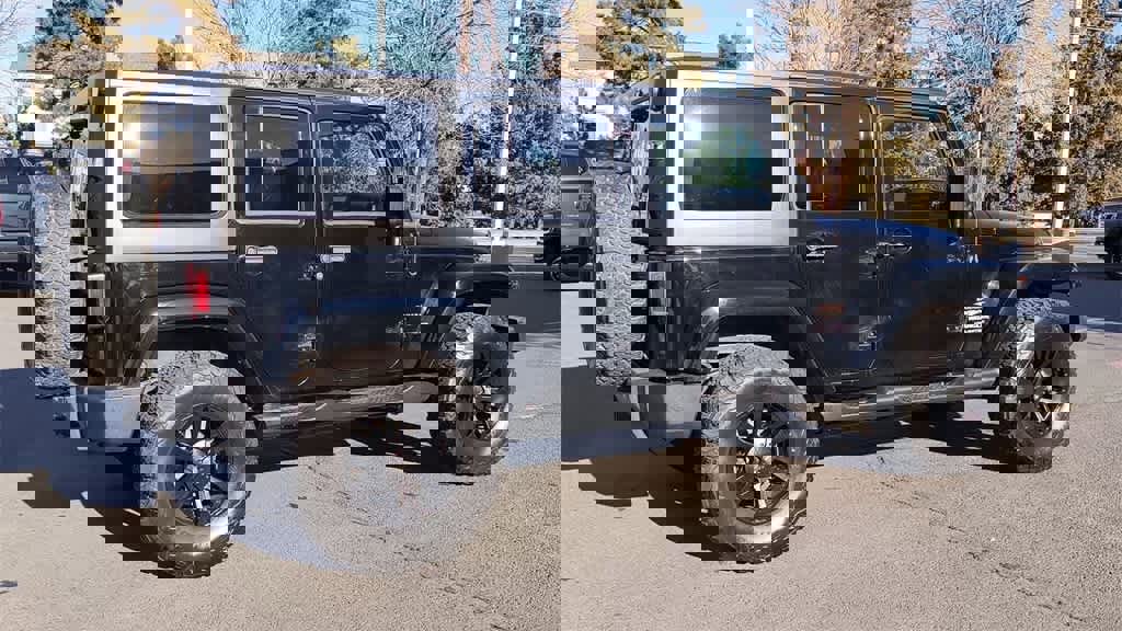 Used 2013 Jeep Wrangler Unlimited Sahara w/ Max Tow Pkg image 9