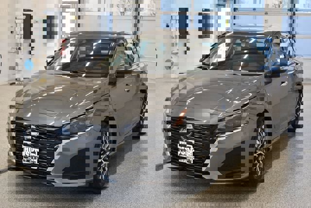 Used 2025 Nissan Altima 2.5 SV image 9