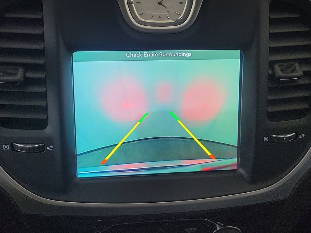 Used 2018 Chrysler 300 Touring RWD image 20