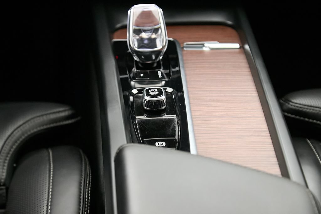 Certified 2023 Volvo XC60 T8 Ultimate w/ Climate Package AWD/4WD image 30