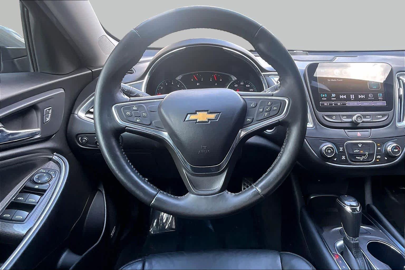 Used 2017 Chevrolet Malibu LT w/ Leather Package FWD image 6