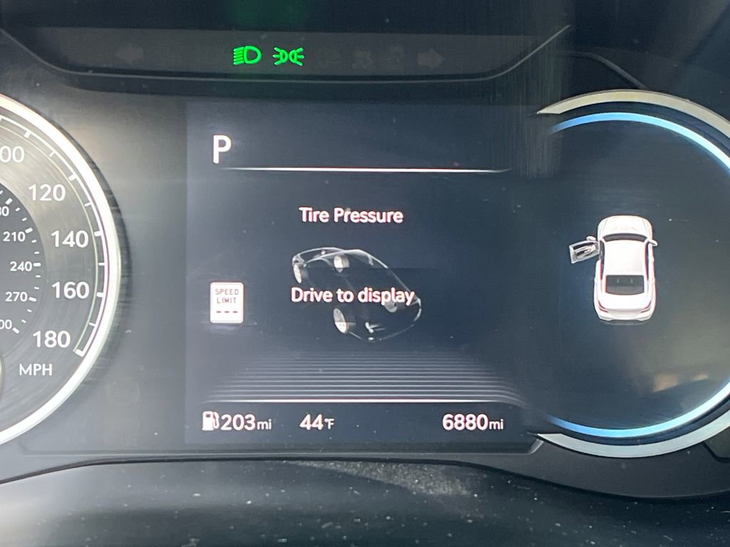 Used 2025 Genesis G70 2.5T w/ Sport Prestige Package image 15