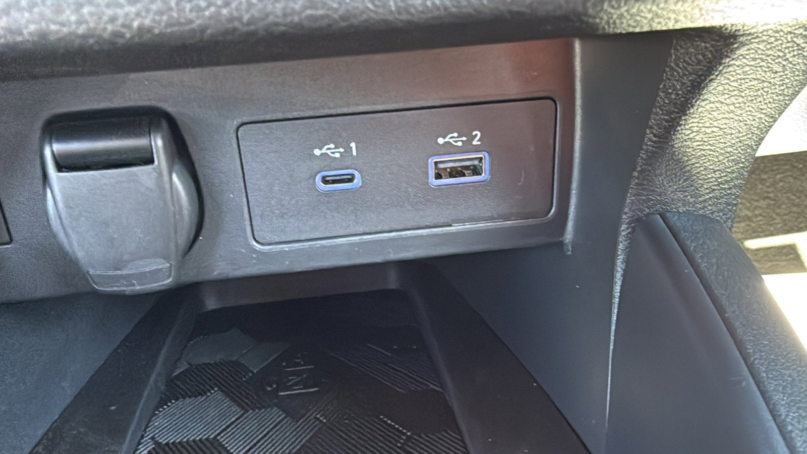 Certified 2025 Nissan Versa SR w/ Trunk Package FWD image 16