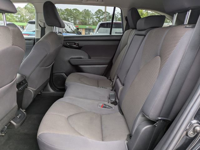 Used 2023 Toyota Highlander LE image 14