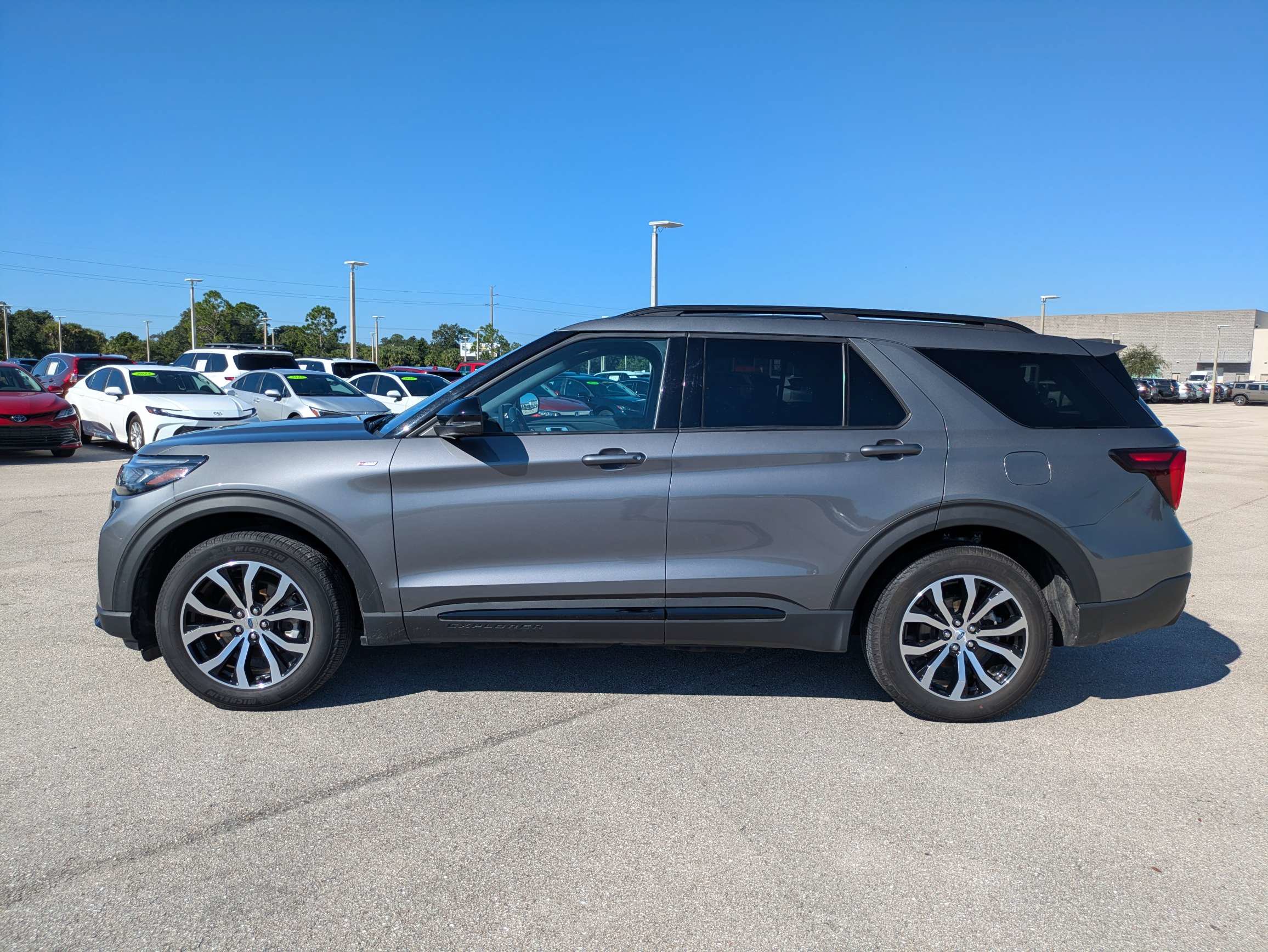 Used 2025 Ford Explorer ST-Line AWD/4WD image 7