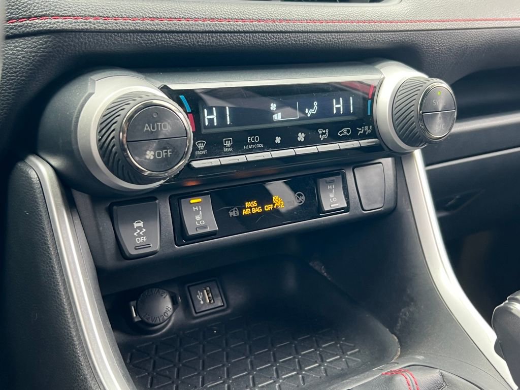 Used 2023 Toyota RAV4 SE image 32