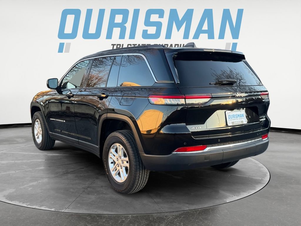 Used 2024 Jeep Grand Cherokee Laredo image 4