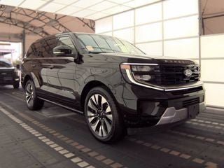 Used 2025 Ford Expedition Platinum w/ Driver's Package AWD/4WD image 4
