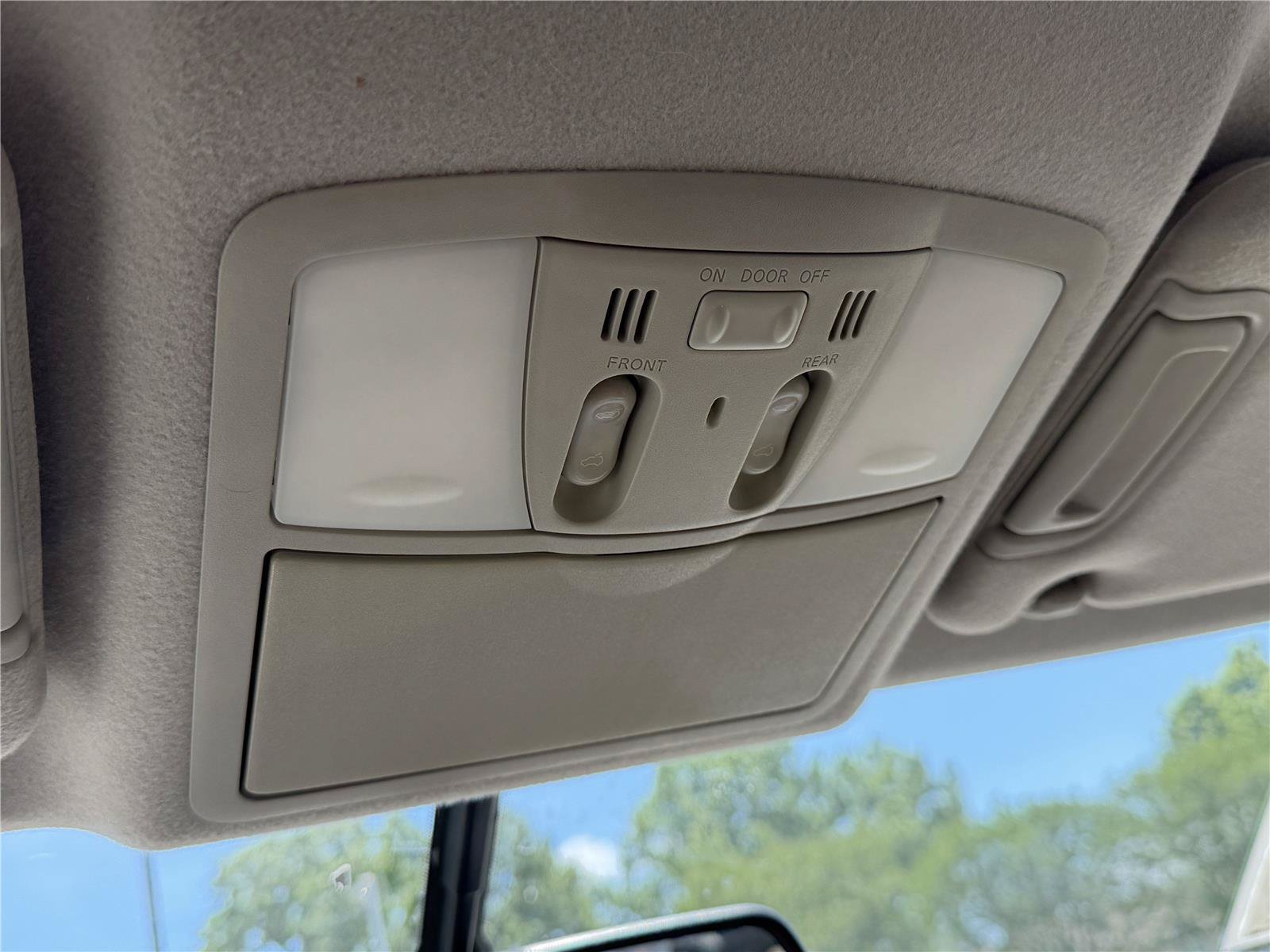Used 2015 Nissan Quest Platinum FWD image 26
