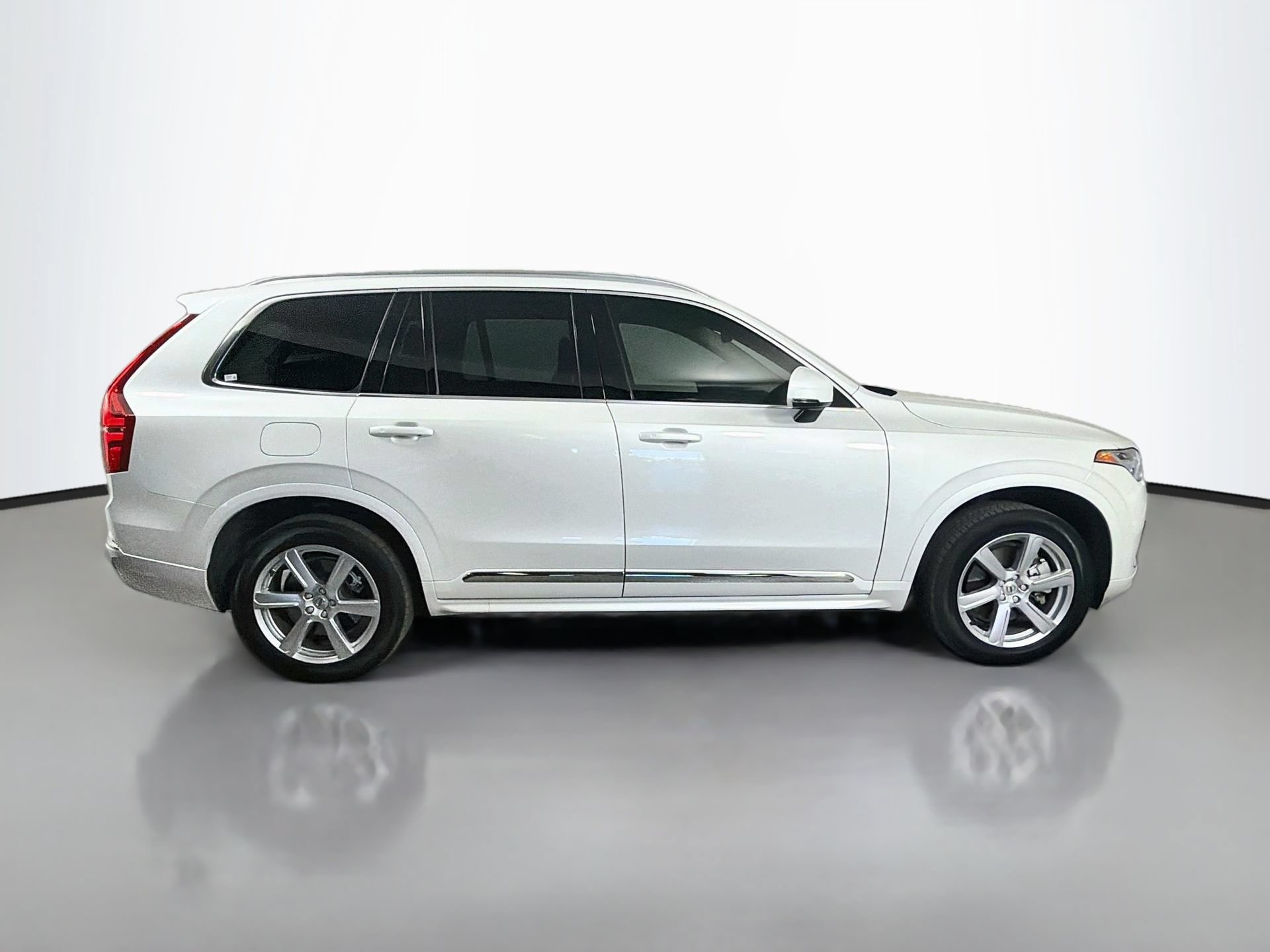 Used 2024 Volvo XC90 B5 Core AWD/4WD image 5