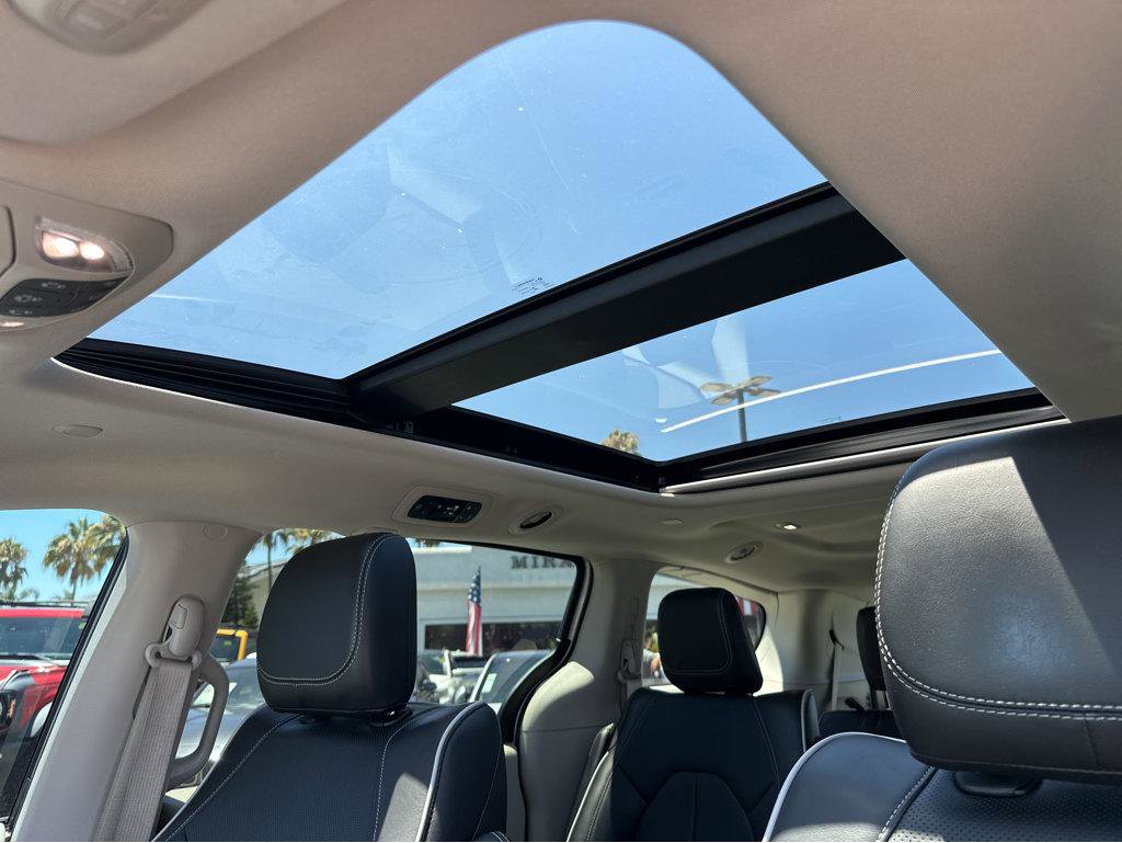 Used 2022 Chrysler Pacifica Limited image 7