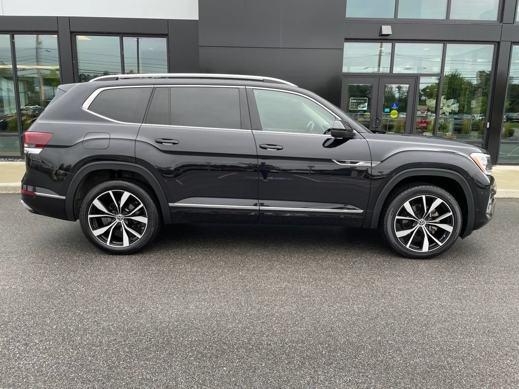 Used 2024 Volkswagen Atlas SEL Premium R-Line AWD/4WD image 3