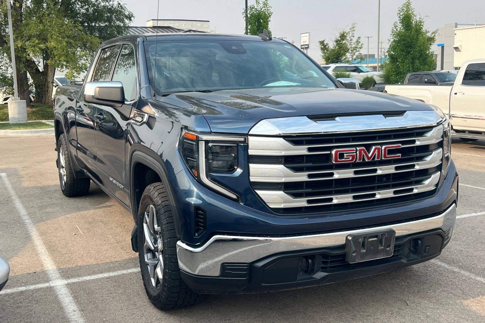 Used 2022 GMC Sierra 1500 SLE AWD/4WD image 2
