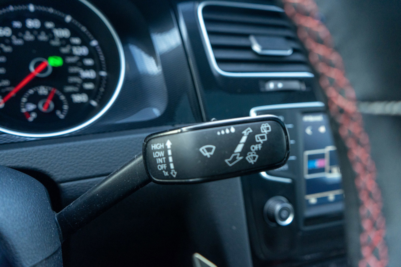 Used 2017 Volkswagen GTI SE image 25