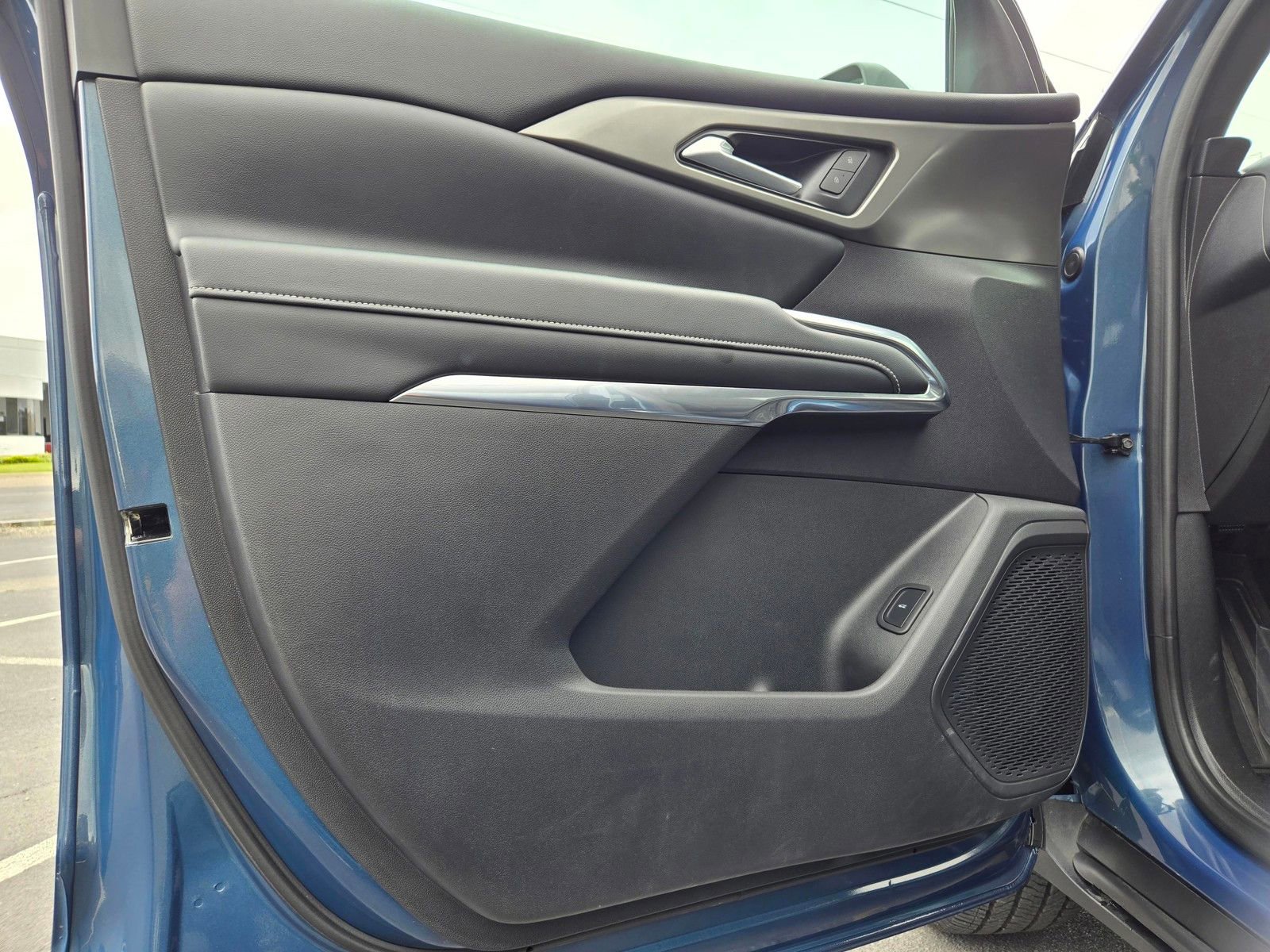 Used 2025 Chevrolet Traverse LT FWD image 15