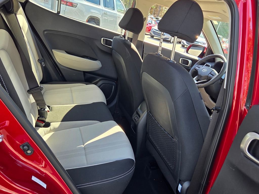 Used 2025 Hyundai Venue SEL image 14