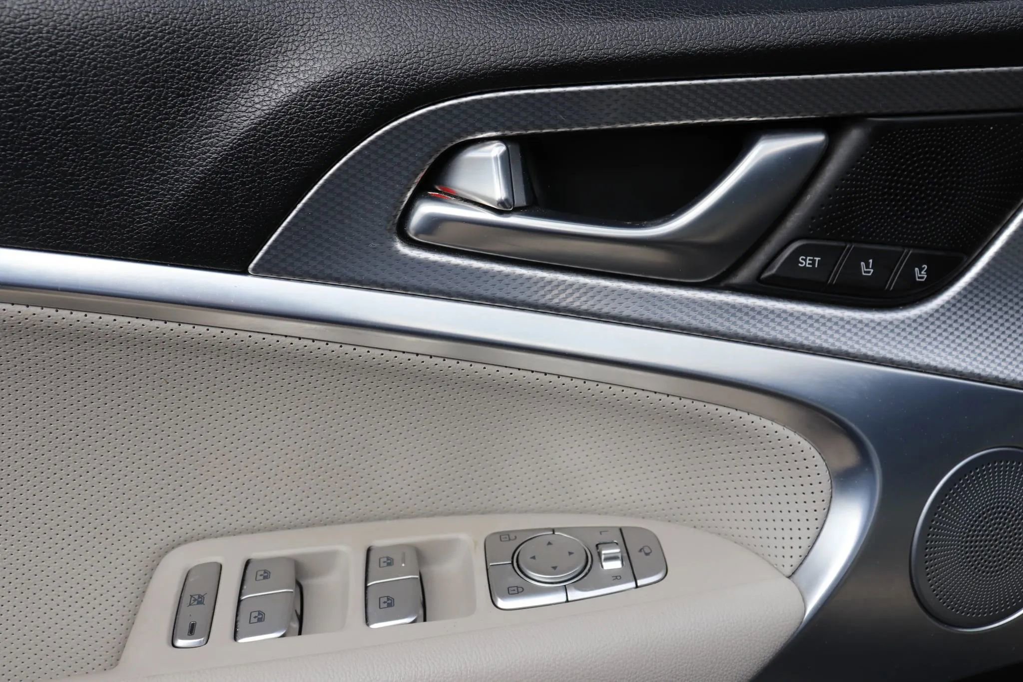 Used 2022 Genesis G70 2.0T w/ Prestige Package RWD image 8