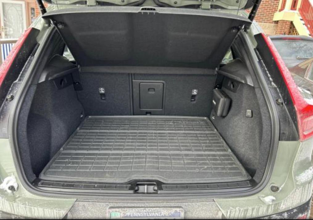 Used 2023 Volvo XC40 B5 Ultimate w/ Protection Package Premier image 10