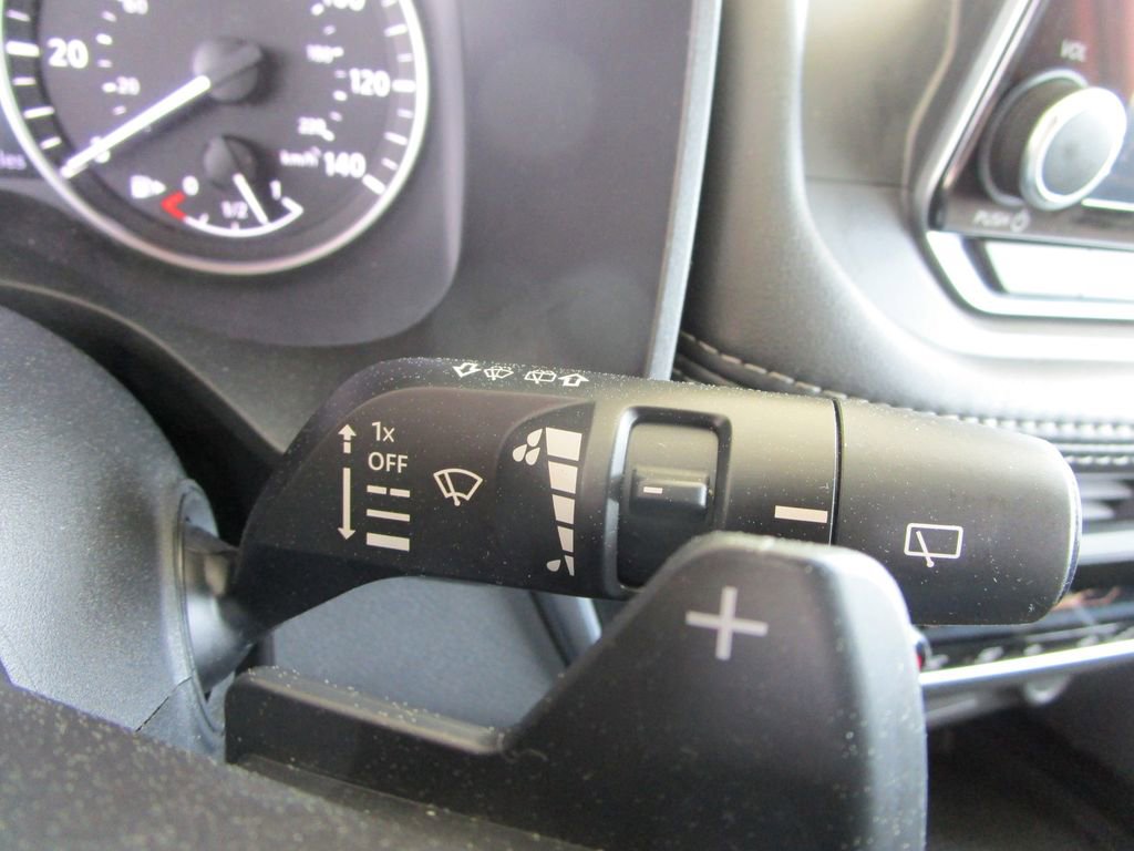 Used 2023 Nissan Rogue SV image 27