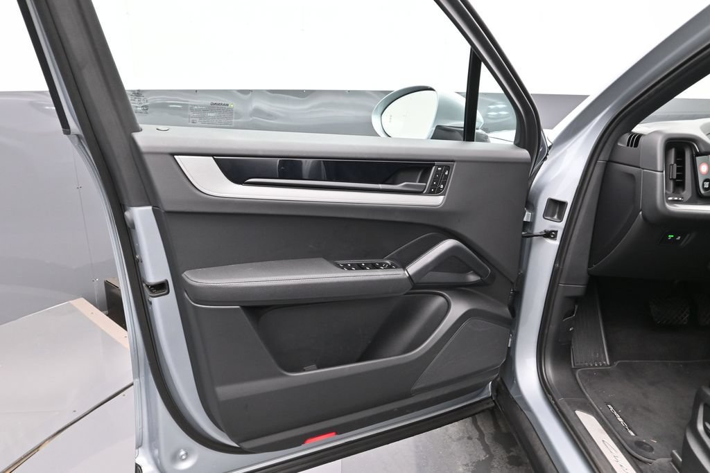 Certified 2026 Porsche Cayenne AWD/4WD image 8