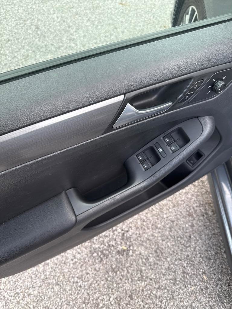 Used 2016 Volkswagen Jetta Sport image 4