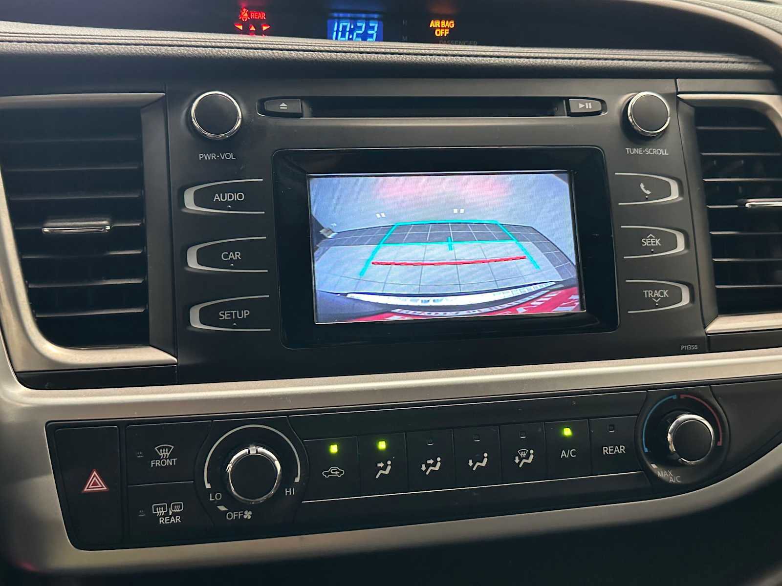 Used 2018 Toyota Highlander LE image 13