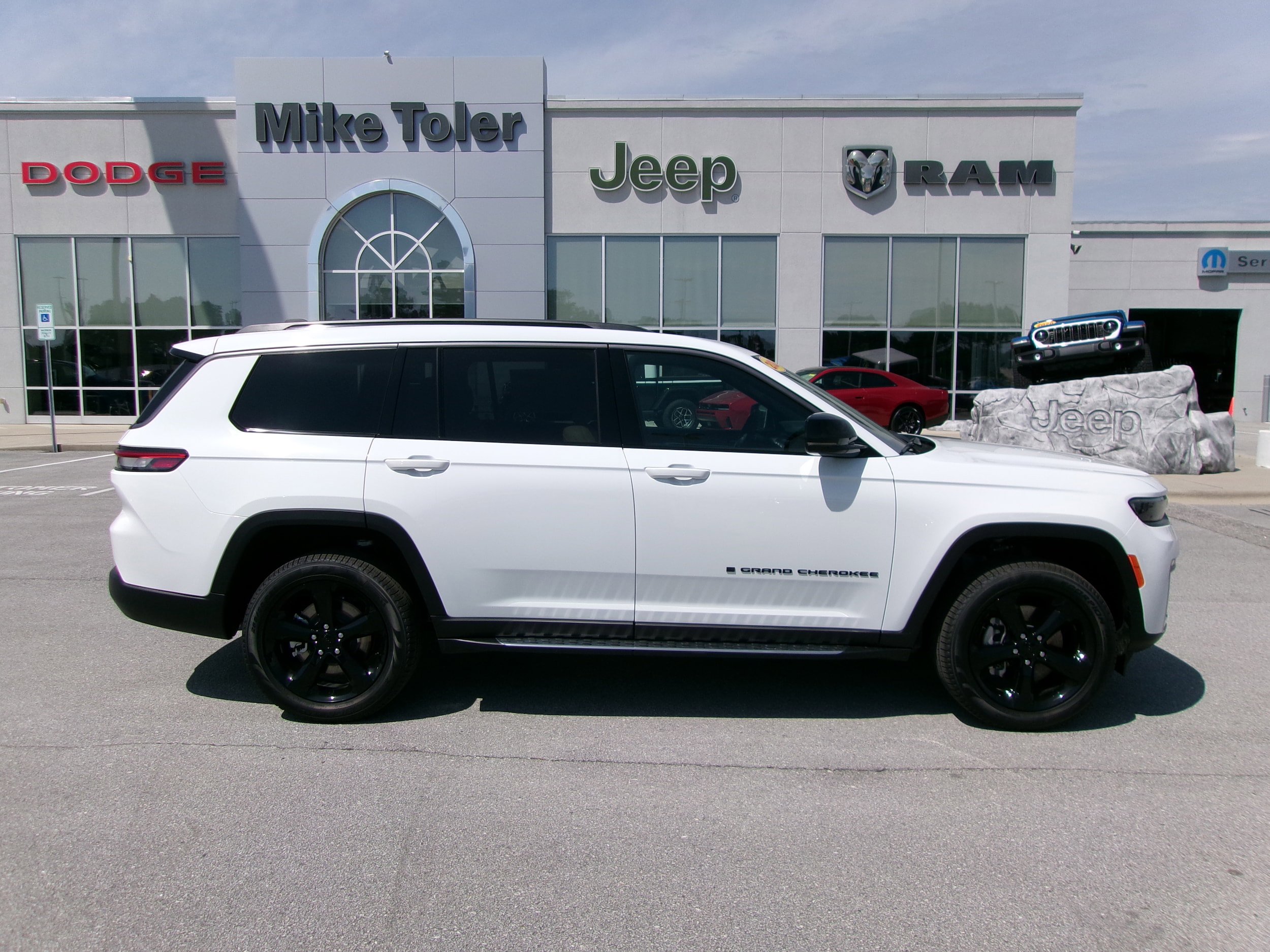 New 2026 Jeep Grand Cherokee L Limited AWD/4WD image 5