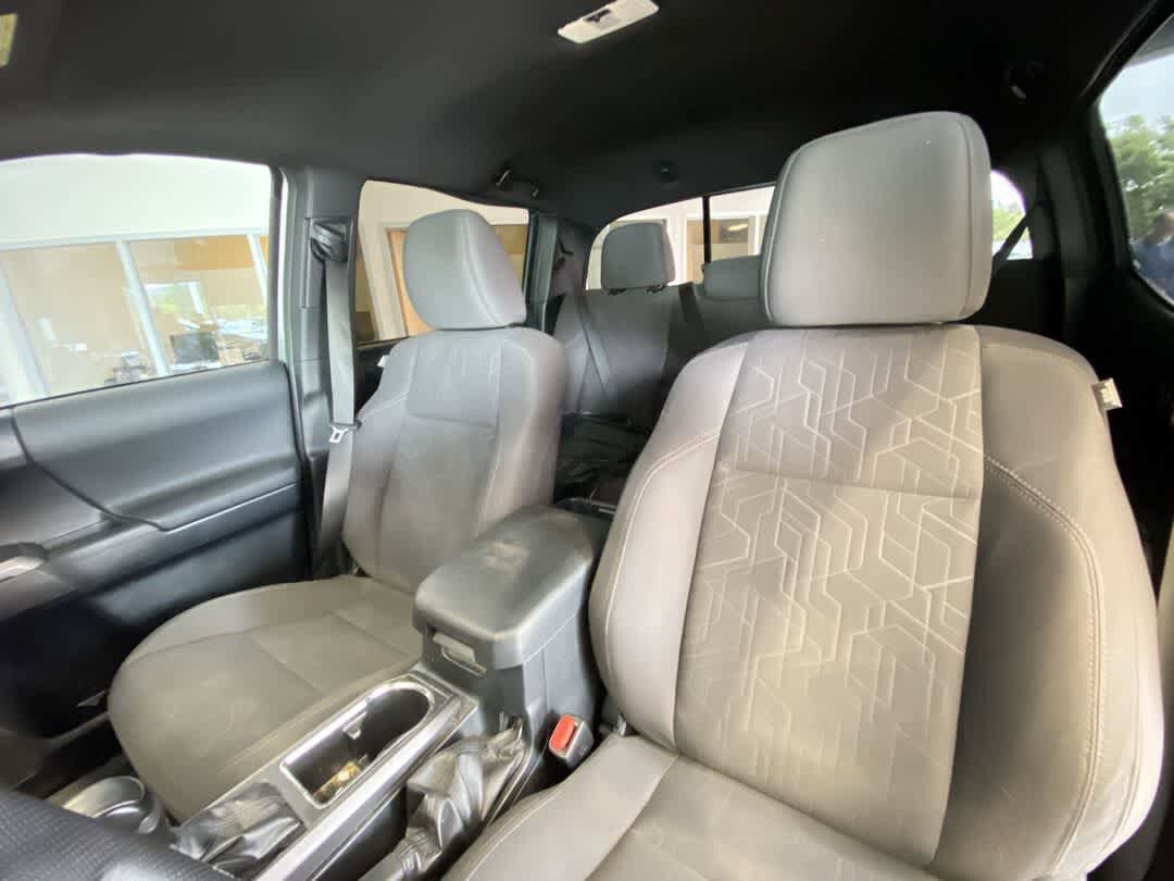 Used 2019 Toyota Tacoma TRD Sport AWD/4WD image 14