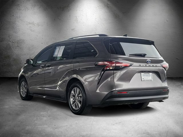 Used 2022 Toyota Sienna XLE w/ XLE Plus Package FWD image 4