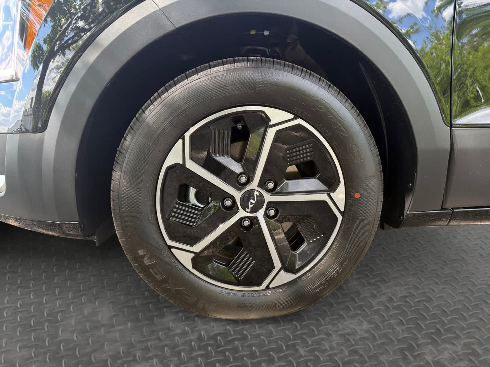 New 2026 Kia Niro EX FWD image 9