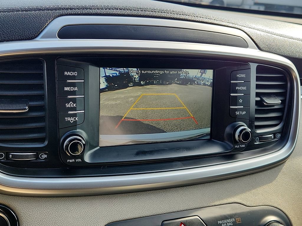Used 2020 Kia Sorento S image 11