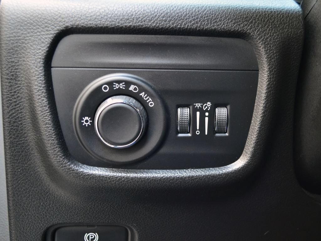 Used 2023 Jeep Grand Cherokee L Laredo AWD/4WD image 27