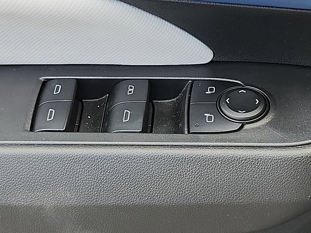 Certified 2025 Chevrolet Equinox EV LT image 24