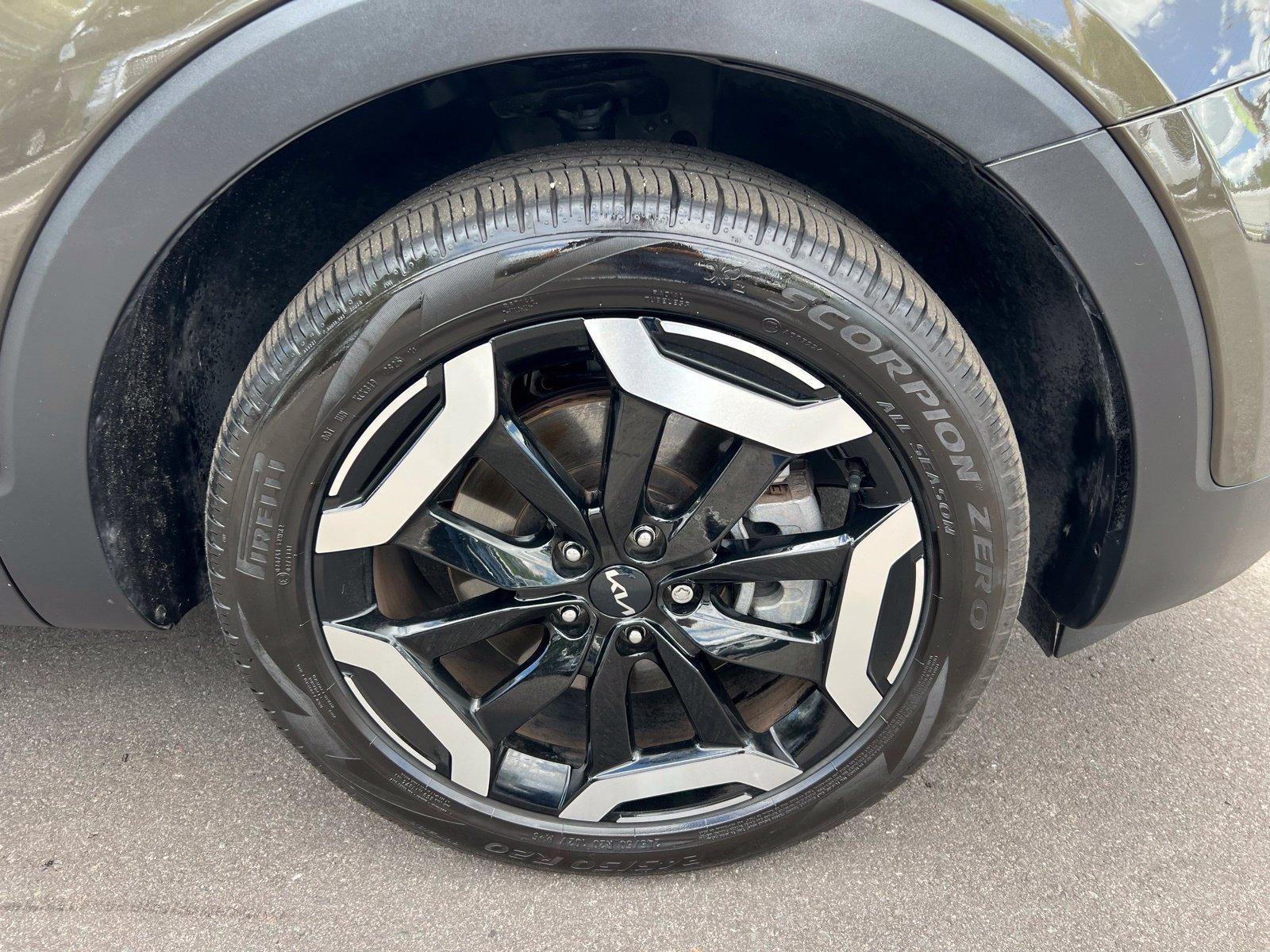 Used 2025 Kia Telluride EX w/ EX Captain's Chair Package FWD image 13