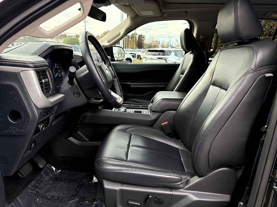 Used 2023 Ford Expedition XLT image 9