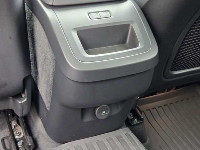 Certified 2023 Volvo XC60 B5 Plus w/ Climate Package image 15