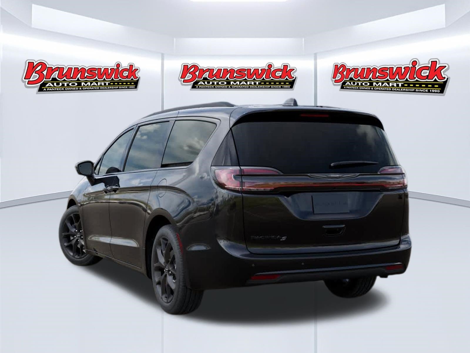 New 2026 Chrysler Pacifica Select w/ S Appearance Package FWD image 3