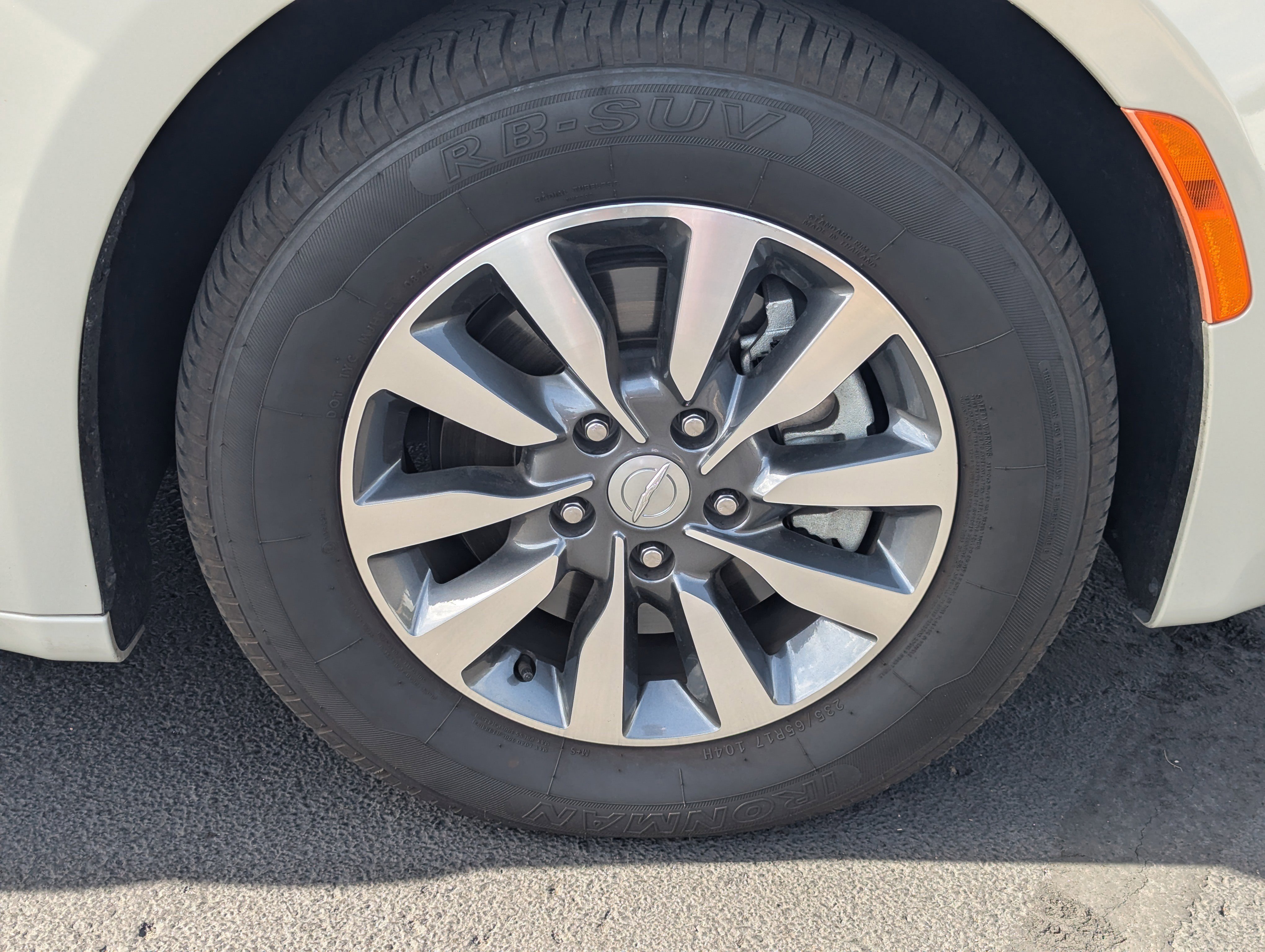 Used 2020 Chrysler Pacifica Touring-L Plus image 9